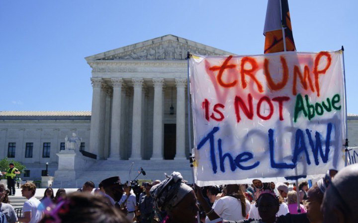 Суд знову зупинив дію указу Трампа про скасування громадянства за народженням