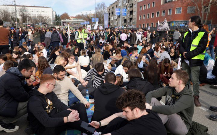 У Сербії суд присудив перші компенсації через аварію з жертвами на залізничному вокзалі