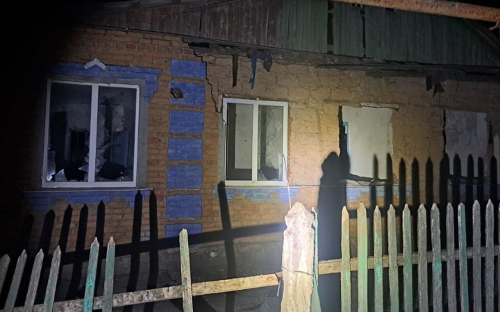 Через атаки РФ на Дніпропетровщині постраждала жінка. Понівечені медзаклад, підприємство і будинки