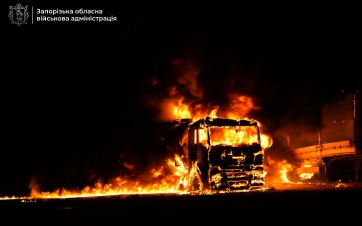 Росіяни атакували Запоріжжя: палають пожежі, є поранені і загиблий (оновлено)