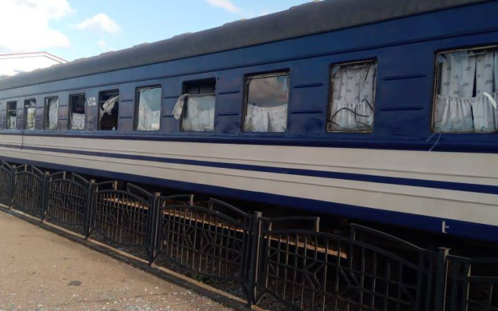 Укрзалізниця повідомила про затримки потягів через обстріли