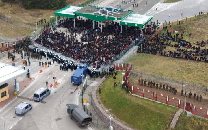 Посольство Польщі в Мінську закликає громадян негайно залишити Білорусь