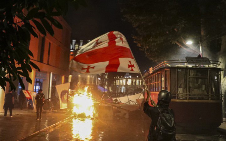 Прем’єр-міністр Грузії пообіцяв придушити будь-яке інакомислення на тлі протестів опозиції