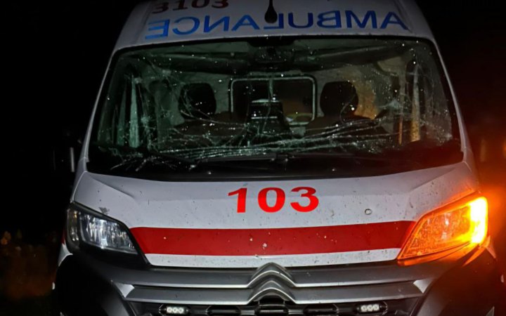 Росіяни атакували авто “швидкої” у Херсоні, постраждав водій