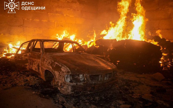 На Одещині через російські удари зайнялися склади, площа пожежі – понад 5 000 м²