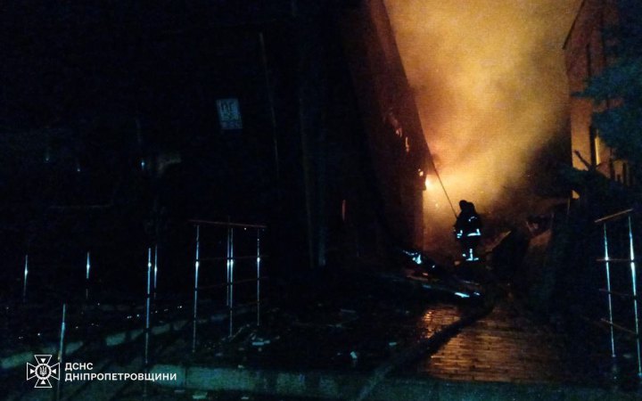 Через обстріл РФ на Дніпропетровщині горіла багатоповерхівка