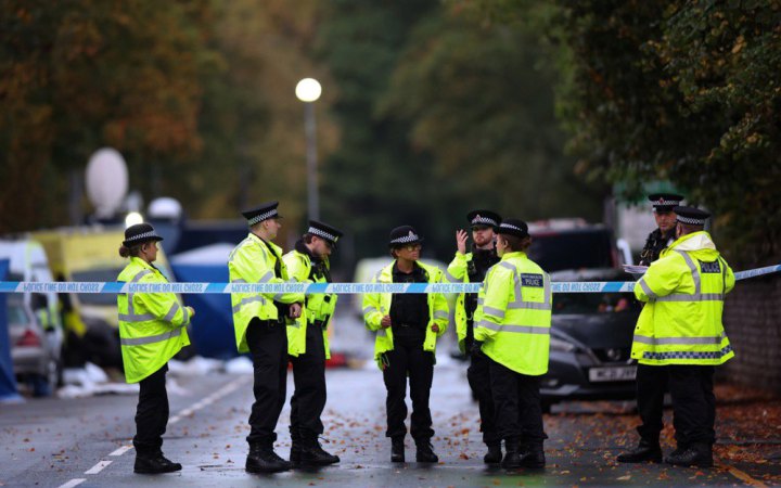 У Британії чоловік напав з ножем на пасажирів потяга, дев'ятеро людей у важкому стані