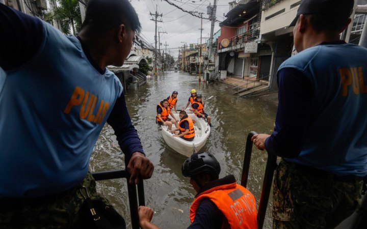 Понад 1,4 мільйона людей евакуйовано через другий за тиждень тайфун на Філіппінах
