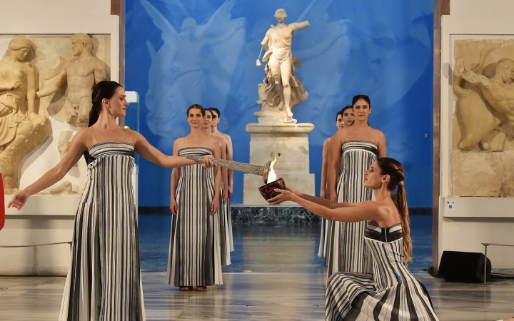 У Греції запалили Олімпійський вогонь до зимових Ігор у Мілані-Кортіні