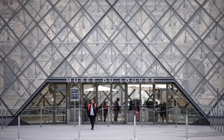 Лувр підняв ціни на квитки для іноземців з-поза меж ЄС