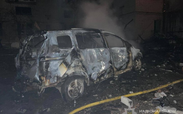 Унаслідок дронової атаки РФ у Охтиці понівечена багатоповерхівка. Постраждали люди