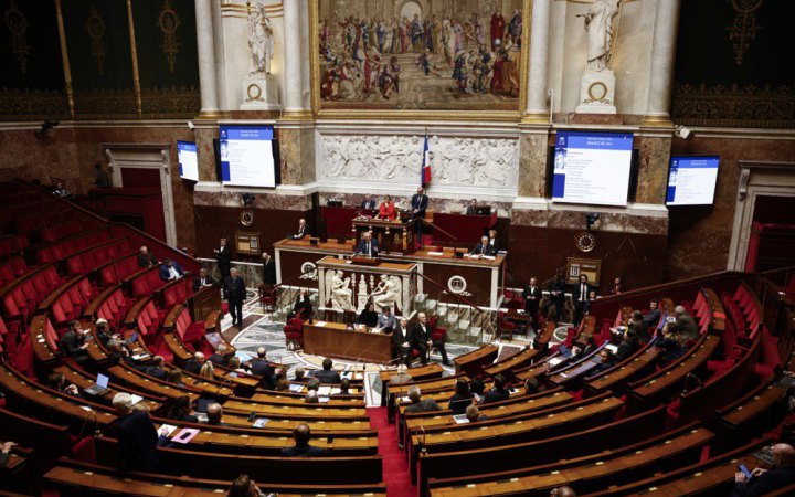 Парламент Франції ухвалив частину бюджету на 2026 рік, про який сперечались місяцями