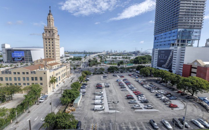 Мером Маямі вперше за 30 років обрано представника Демократичної партії