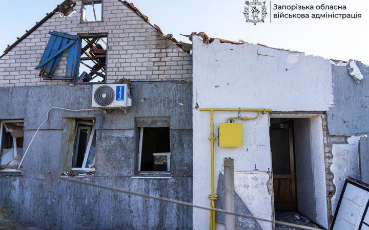 Один чоловік загинув, п’ятеро жінок поранені через російські атаки у Запорізькій області