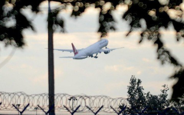 Через несприятливі погодні умови Turkish Airlines скасувала десятки рейсів