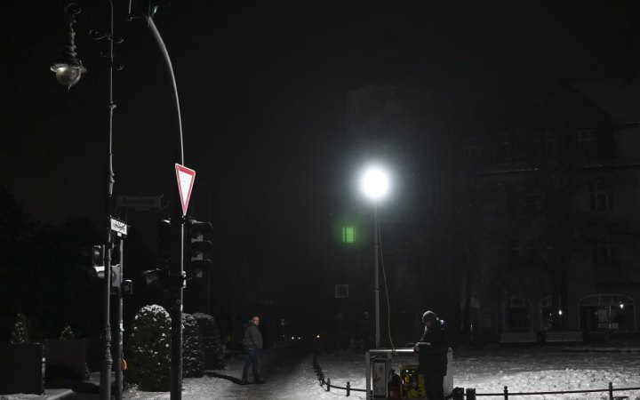 Берлінці вимагають відставки мера, який під час блекауту грав у теніс