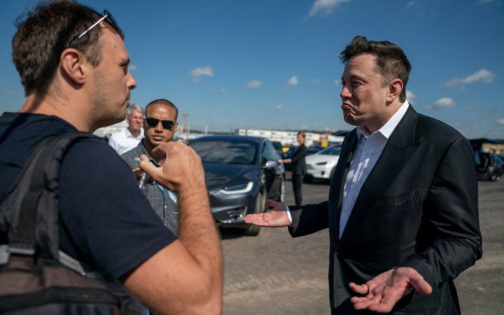 Маск здався: штучному інтелекту Grok заборонять “роздягати” фотографії