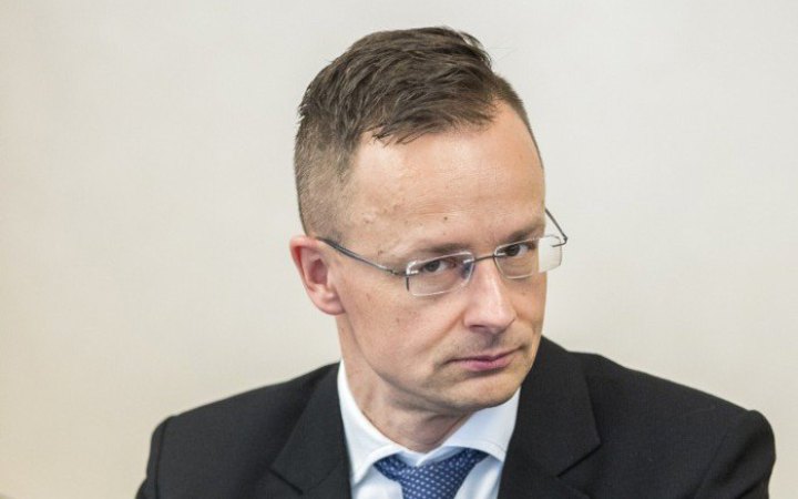 Сійярто: у разі перемоги на виборах уряд Орбана не надаватиме Україні зброю та гроші