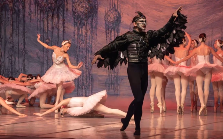 Прем’єра Національної опери Сергія Кривоконя позбавляють броні через виступ у «Лебединому озері» за кордоном