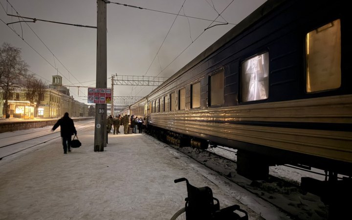 Поїзд, що був обстріляний росіянами на Харківщині, відновив рух