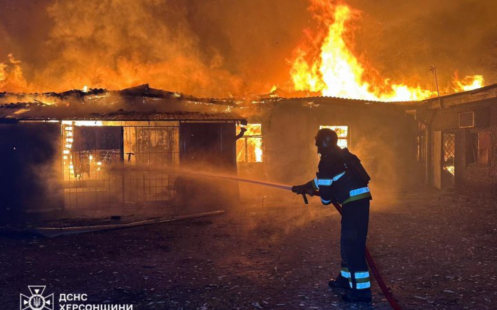 Російська армія завдала артилерійського удару по Херсону, поранені люди