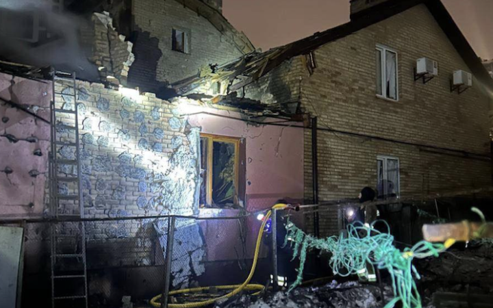 Внаслідок російської атаки є ушкодження в кількох районах Києва