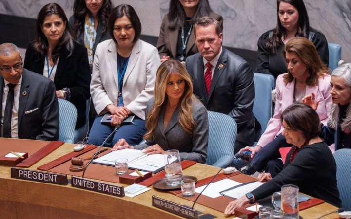 Меланія Трамп очолила засідання Радбезу ООН: говорила про освіту і ШІ