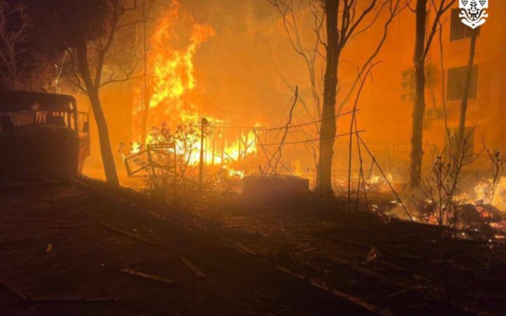 Через атаку Росії на Одещині загорілася недіюча база відпочинку