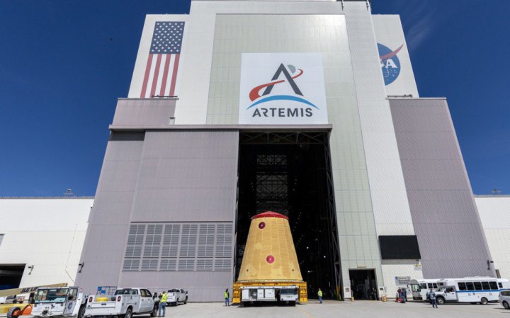 NASA відправляє людей на місяць вперше за 54 роки