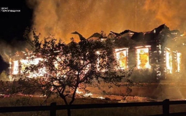 На Чернігівщині унаслідок атаки російського БпЛА згоріла школа