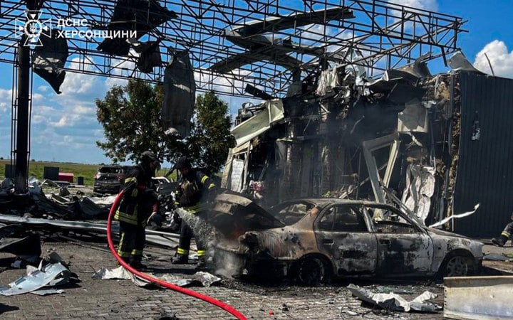 Російські війська зранку атакували житлові райони Херсона