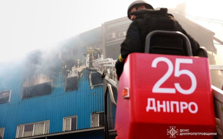 У Дніпрі внаслідок ворожої атаки пошкоджено гуманітарний склад Всесвітньої продовольчої програми ООН