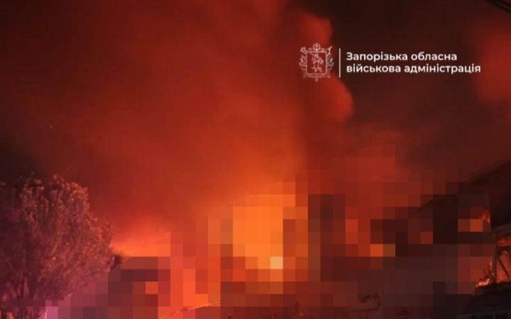 В Запоріжжі внаслідок ворожої атаки пошкоджено торговельний центр (оновлено)