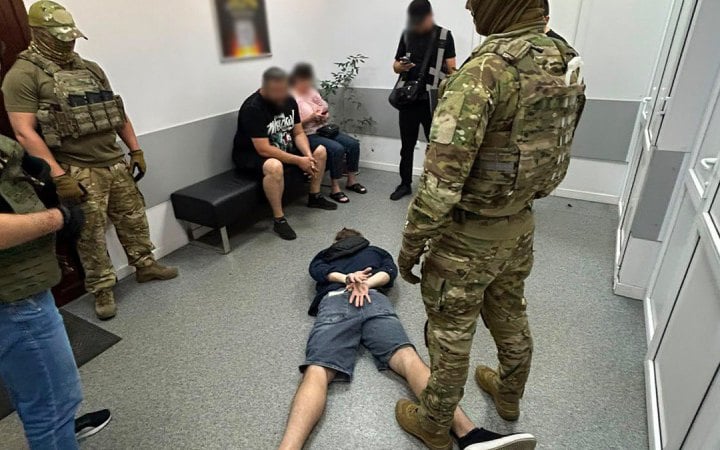 Правоохоронці викрили схему незаконного переправлення військовозобов’язаних до Молдови