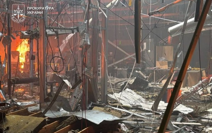 Росіяни вдарили по найбільшому торговому комплексу Кривого Рогу, є загиблі й поранені (оновлення)