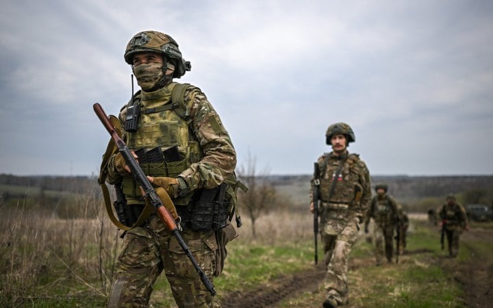 Росіяни посилюють «полювання» дронами на оптоволокні за авто в Херсоні