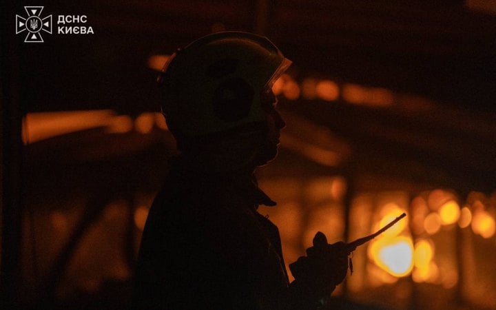 Росіяни вночі знову атакували Київ, постраждали люди