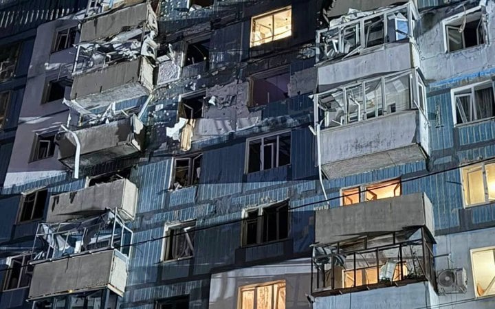 У Дніпрі російський дрон влучив у дев’ятиповерхівку: є постраждалі (оновлено)