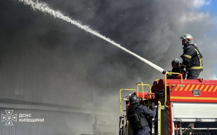 Чотири райони Київщини постраждали від російських атак